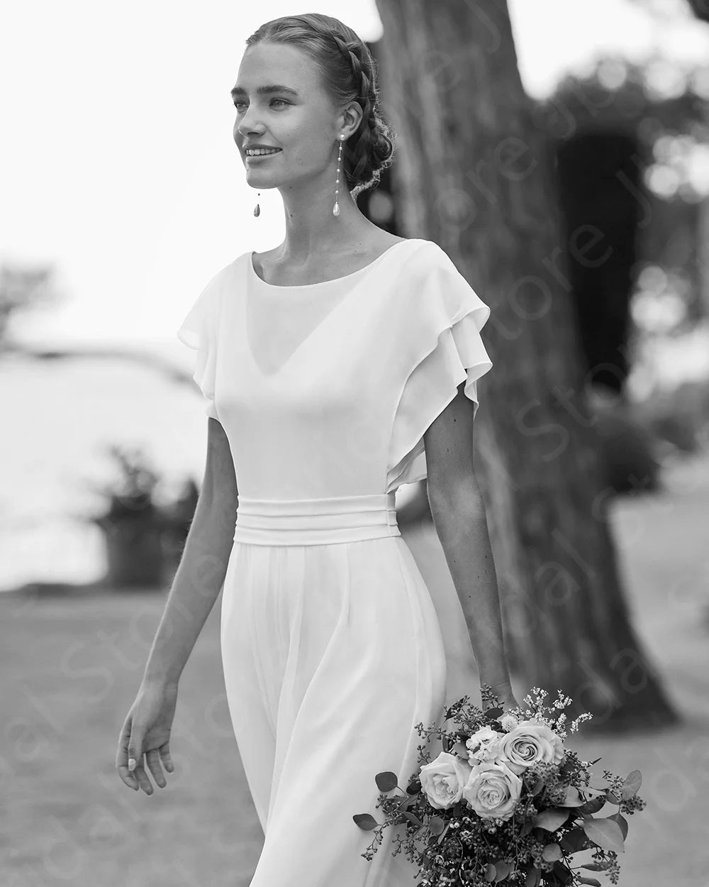 Wedding Jumpsuit Boho Beach Bridal Pants Suit,  Looking for a unique and comfortable wedding attire? Look no further than our modern, boho beach wedding jumpsuit.