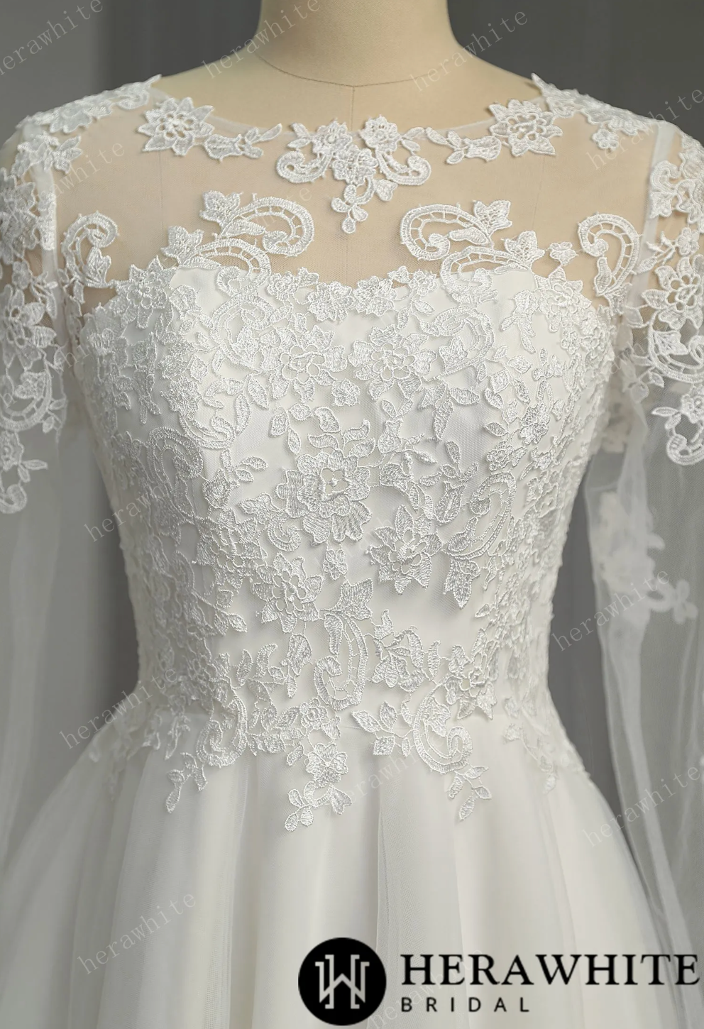 Mini Short Wedding Dress Long Lace Sleeves No Train, This wedding dress is perfect for brides who want a blend of sophistication and femininity o