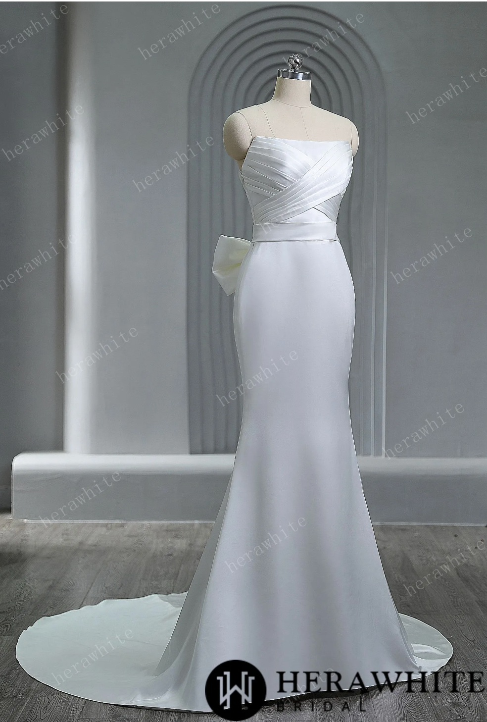 Satin Trumpet Wedding Dress Sleeveless Flare Bridal Gown, the strapless design of the dress showcases the bride's shoulders and neckline