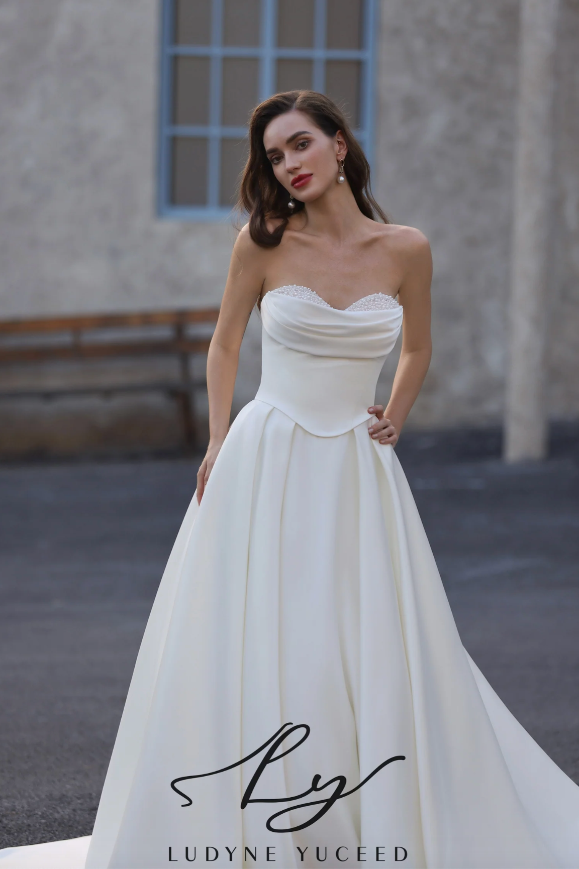 Wedding Dress Pearl Embellished Neckline Satin Bridal Gown, this elegant satin wedding dress combines timeless charm with modern sophistication.