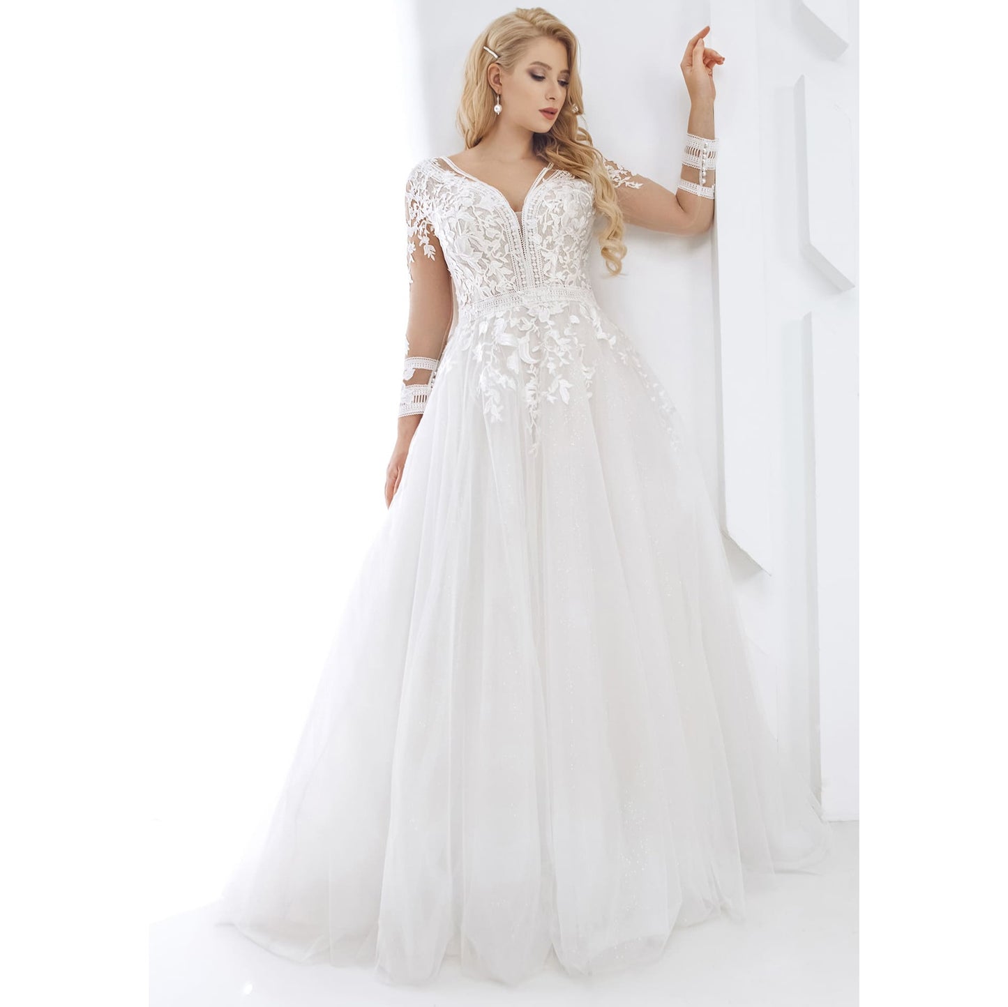 Tulle Lace V Neck A Line Bridal Wedding  Dress Long Illusion Lace Sleeves