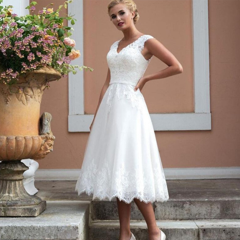 Elegant A Line Short Wedding Dress Sleeveless Lace Tea-Length Tulle Bridal Dress