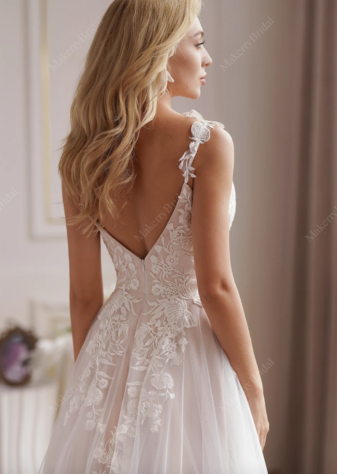 Delicate Shimmering Lace Wedding Gown With Sweetheart Bodice