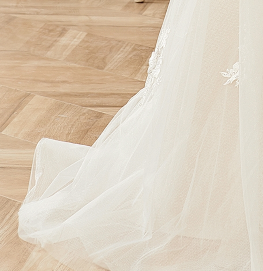 Wedding Dress V-Neckline A-Line Lace Straps Bridal Gown