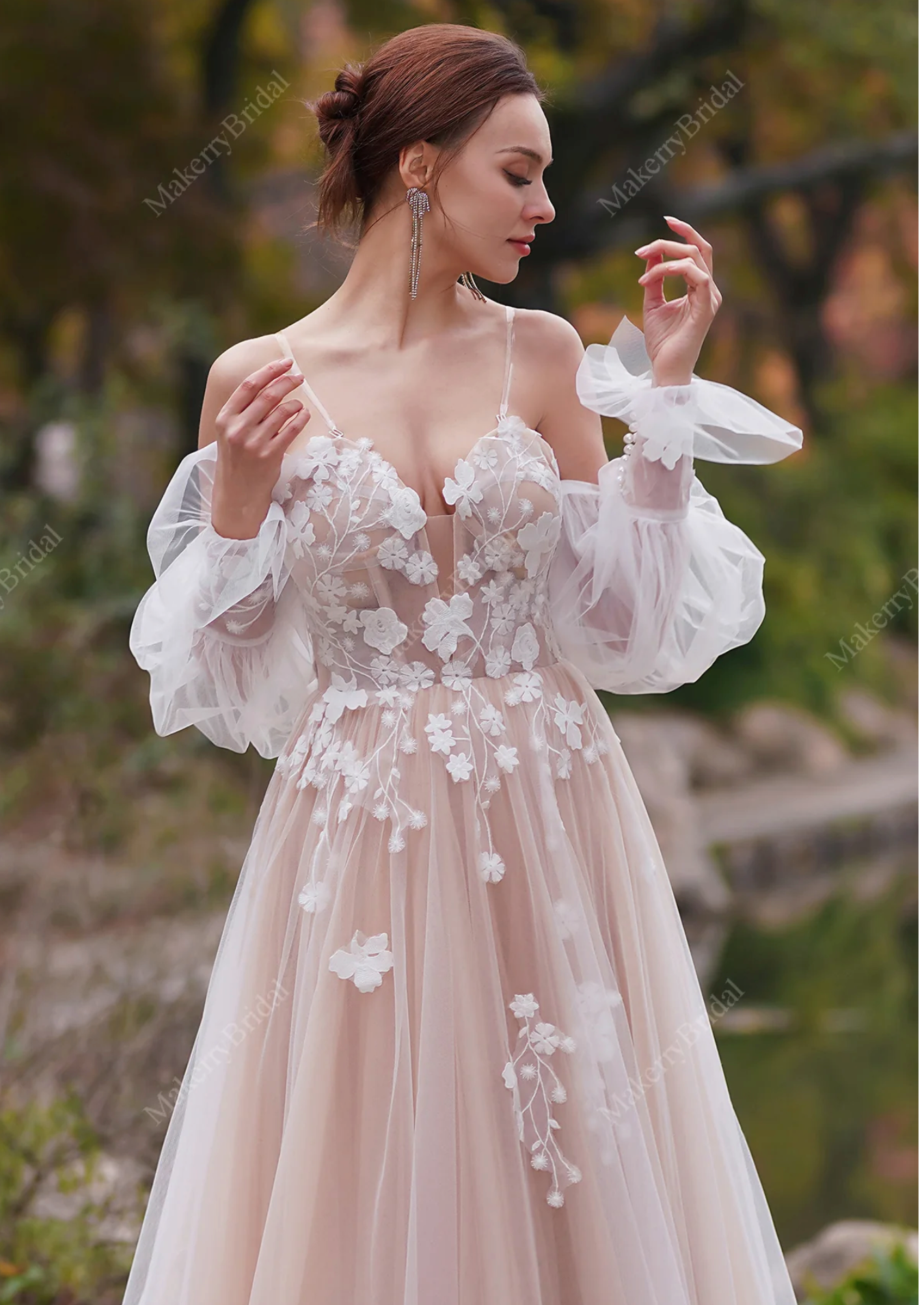 Elegant 3D Flower Appliques A-Line Wedding Dress
