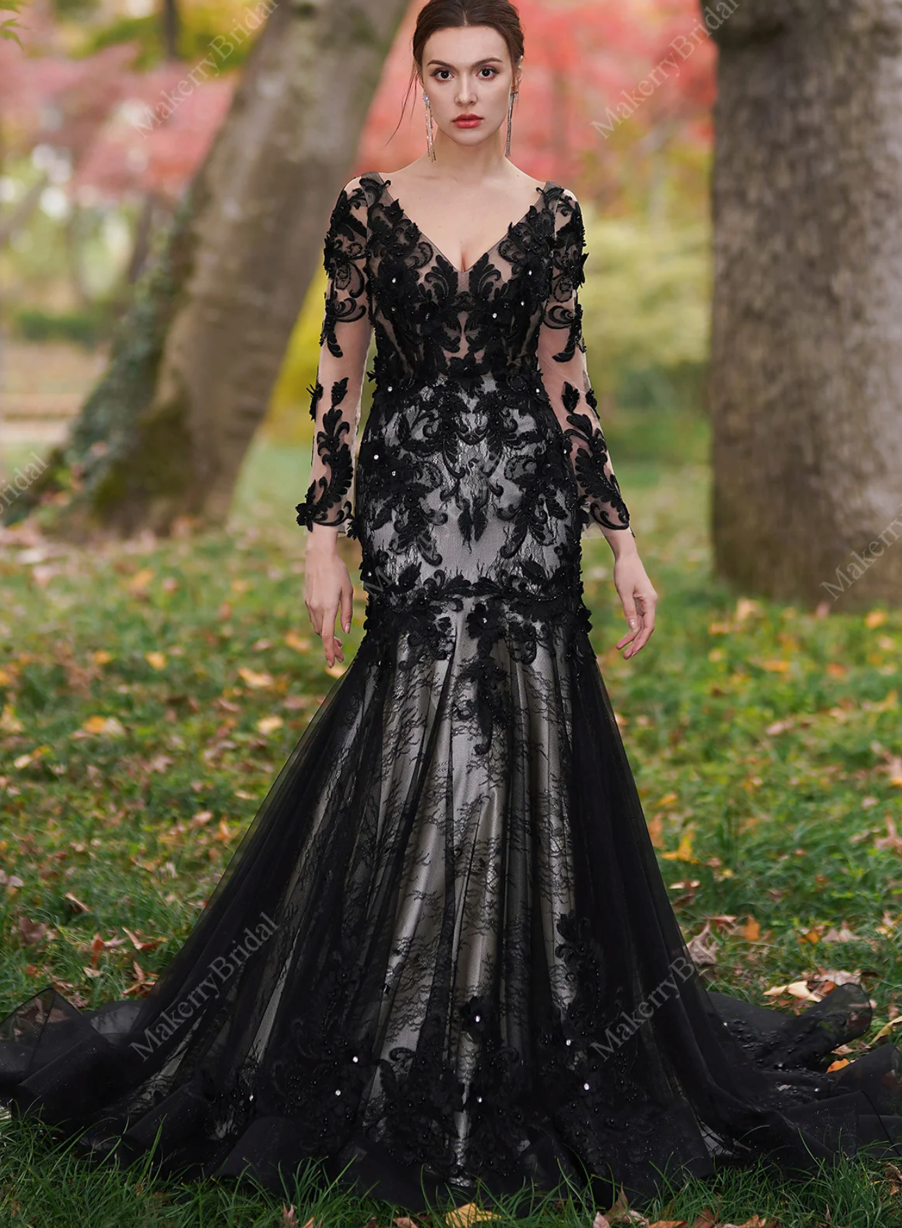 Wedding Dress Black Bridal Gown With Illusion Lace Detachable Sleeves, This striking black bridal gown combines a sexy fitted silhouette with dramatic lace