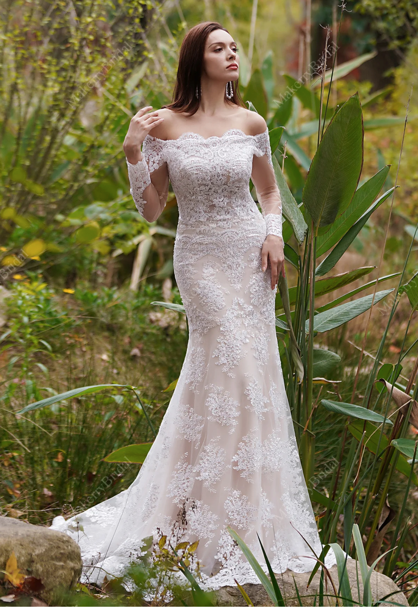 Vestido de novia de encaje con hombros descubiertos en – Tulle