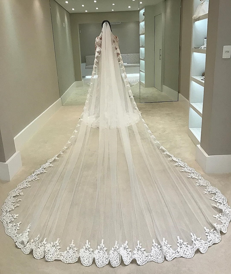 Elegant 4 Meters Long Lace Edge One Layer Tulle Bridal Veil With Comb - TulleLux Bridal Crowns &  Accessories 