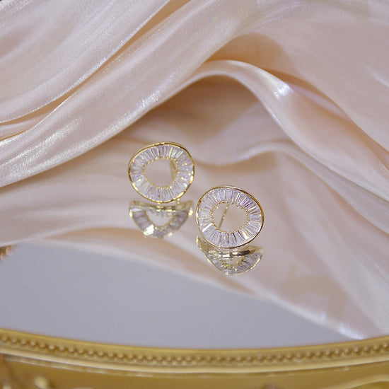 14k Gold Cubic Zirconia Irregular Circle Stud Earrings - TulleLux Bridal Crowns &  Accessories 