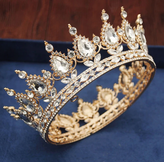 Should I Wear A Wedding Crown? Popular Hair Accessories for 2021