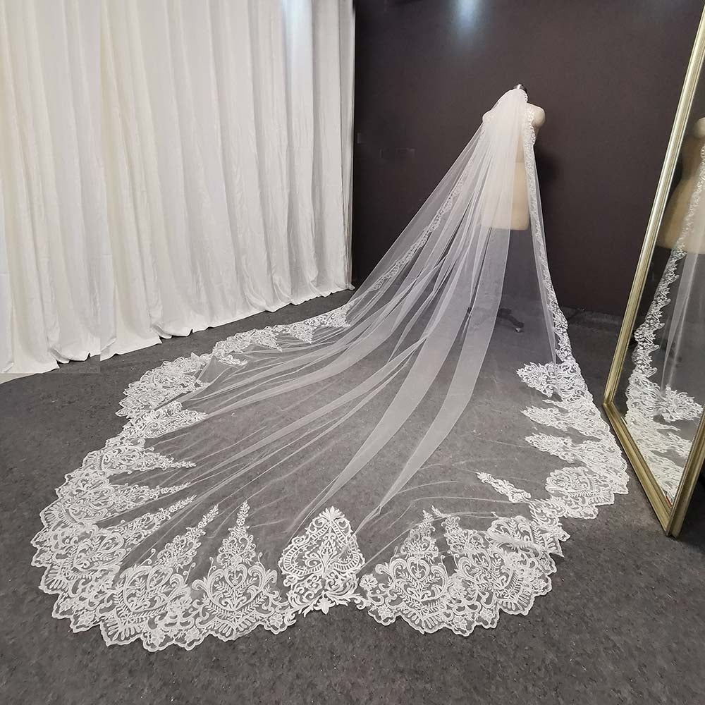 
                      
                        Luxury Long Lace Bridal Wedding Veil with Comb 3.5 Meters Wedding Accessories
                      
                    