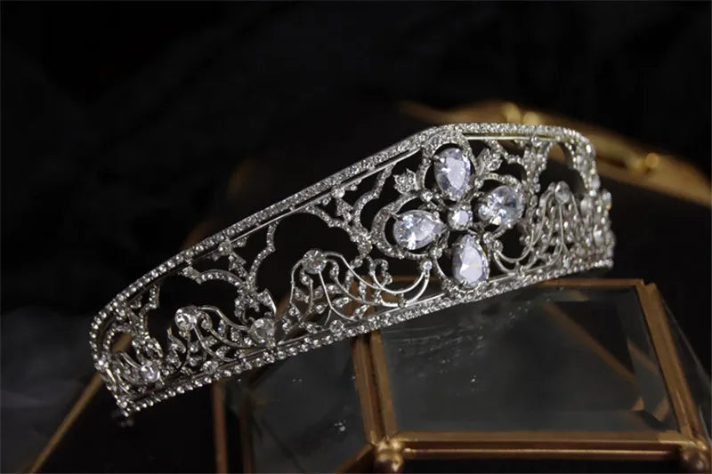 
                      
                        Old Fashion Flower Cubic Zircon Tiara Crown
                      
                    