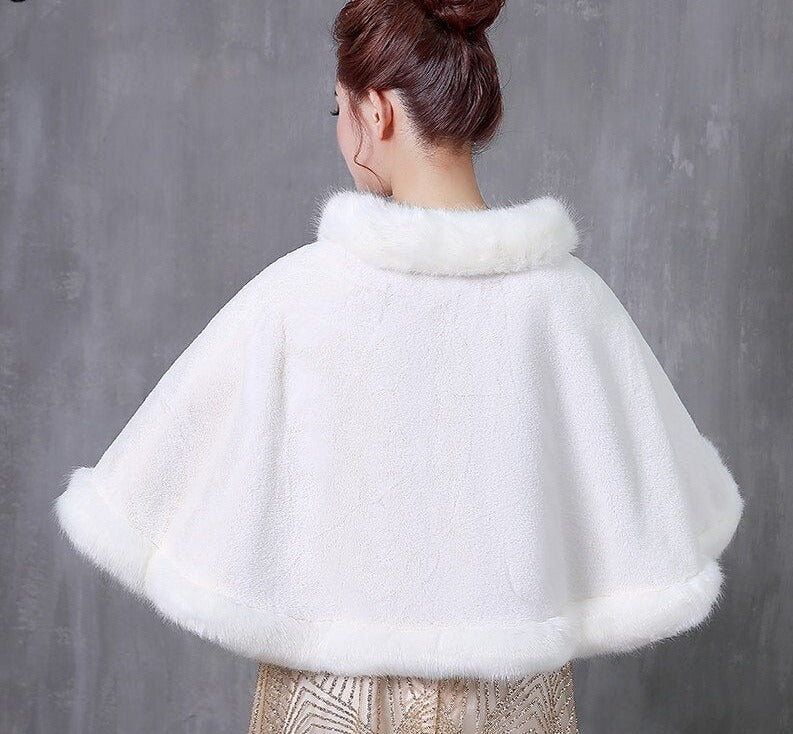 
                      
                        Elegant Faux Fur Bride Shawl Beaded Pin Bridal Winter White Wedding Bolero Cape
                      
                    