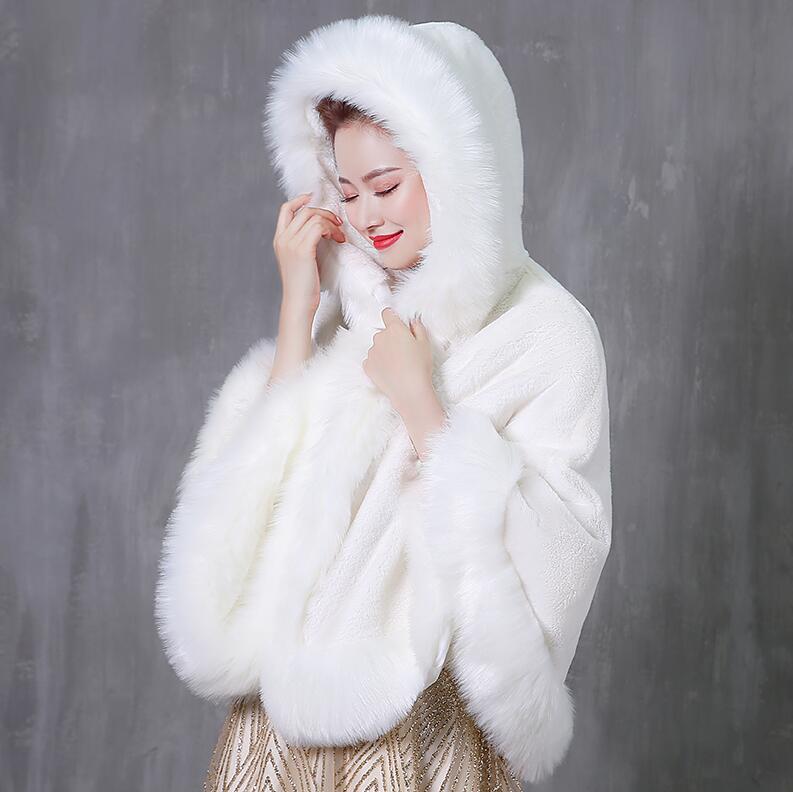 
                      
                        Elegant Faux Fur Bride Shawl Beaded Pin Bridal Winter White Wedding Bolero Cape
                      
                    