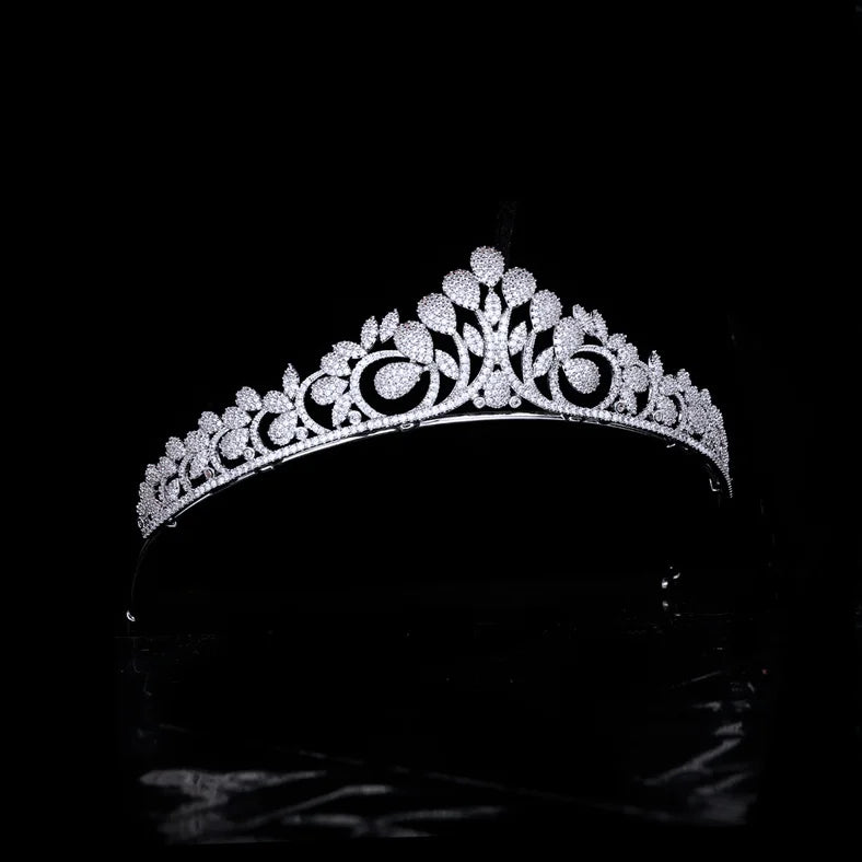 
                      
                        Classic Cubic Zirconia Leaf Wedding Micro-Inlaid Full Zircon Tiara Crown
                      
                    