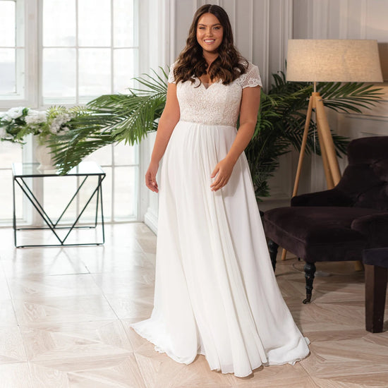 Lace Chiffon Pleat V-Neck Lace Up Plus Size A-Line Bridal Wedding Gown