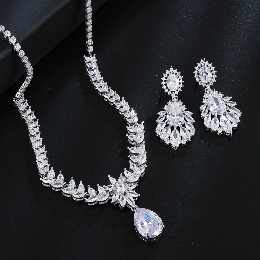 
                      
                        Luxury Silver Color Water Drop Cubic Zirconia Wedding Jewelry Sets
                      
                    