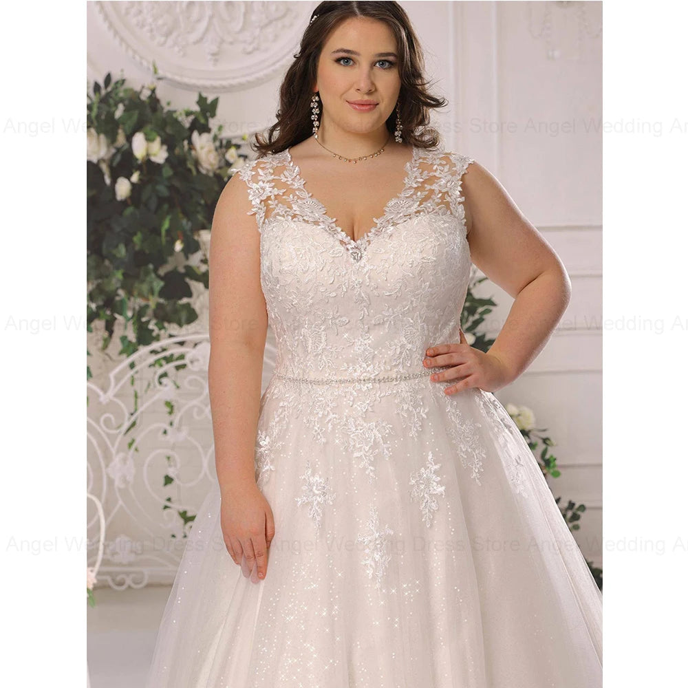 
                      
                        Shinny Organza A-Line V-Neck Plus Size Wedding Dress Lace Sleeveless Bridal Gown
                      
                    