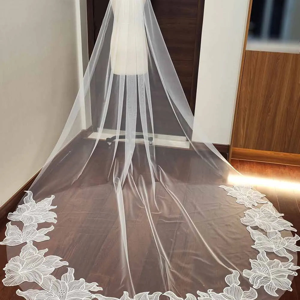 
                      
                        Romantic Floral Lace Wedding Veil with Comb Single Layer 3 Meters Long Bridal Accessory
                      
                    