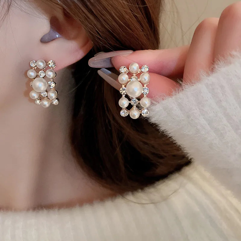 
                      
                        Pearl necklace and earrings jewelry set 
                      
                    