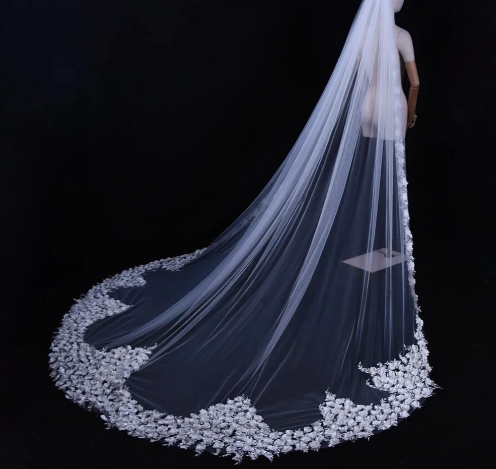 
                      
                        3D Flower Wedding Veil Single Layer Luxury Bridal Cathedral Veil with Hair Comb
                      
                    