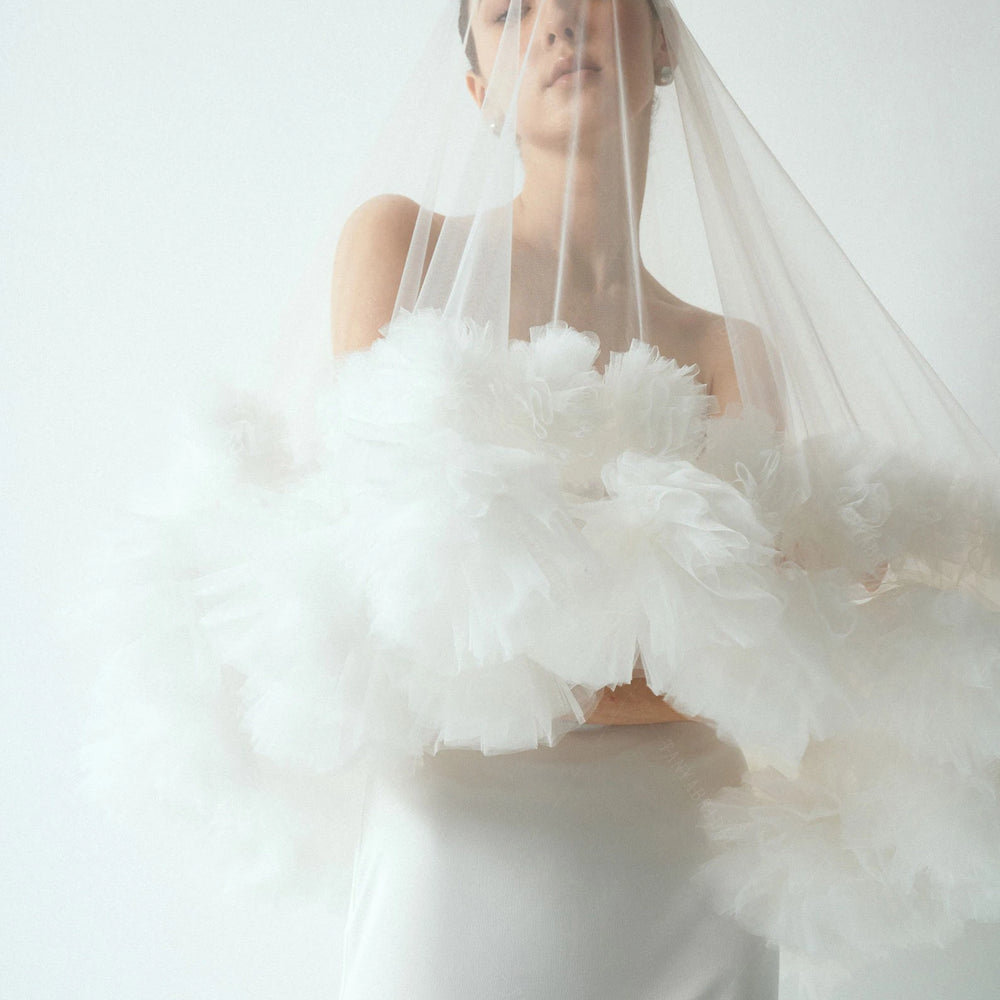 
                      
                        Puffy Tulle Wedding Veil With Comb Short Bridal Headpiece
                      
                    