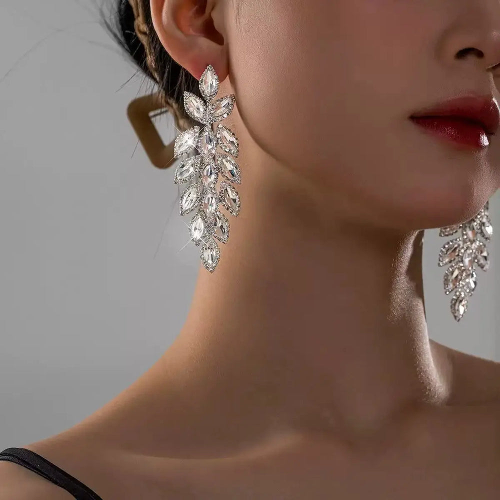 
                      
                        Oversized Crystal Rhinestone  Leaf Pattern Earrings
                      
                    