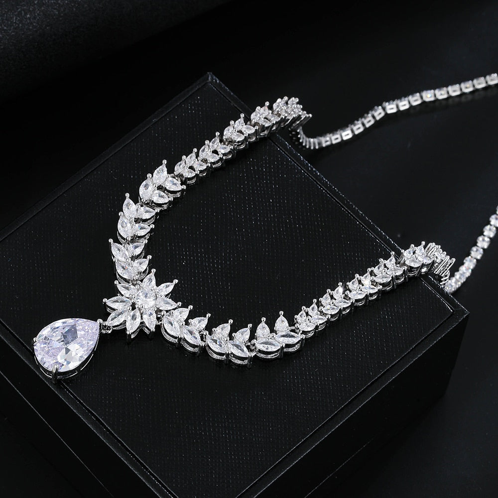 
                      
                        Luxury Silver Color Water Drop Cubic Zirconia Wedding Jewelry Sets
                      
                    