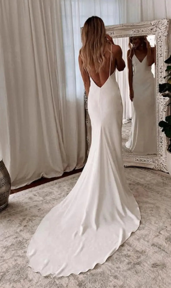 
                      
                        Modern Simple Satin Wedding Dress V-neck Spaghetti Straps Backless Bridal Gown
                      
                    