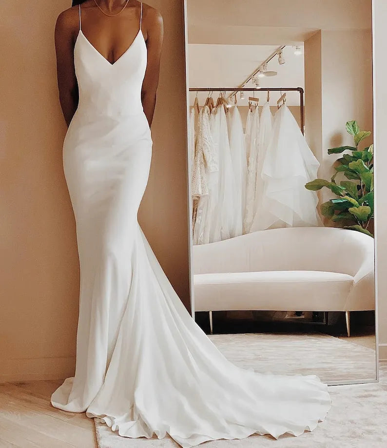 
                      
                        Modern Simple Satin Wedding Dress V-neck Spaghetti Straps Backless Bridal Gown
                      
                    