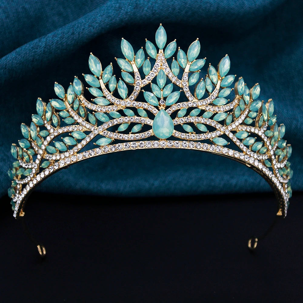 
                      
                        Decorative tiara with turquoise stones on a dark background
                      
                    