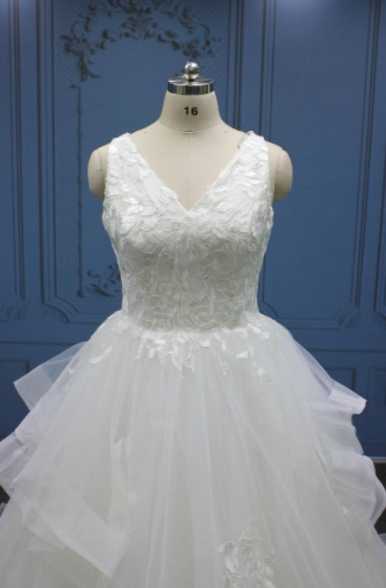 Load image into Gallery viewer, Plus Size Tulle Ruffle Bridal Gown
