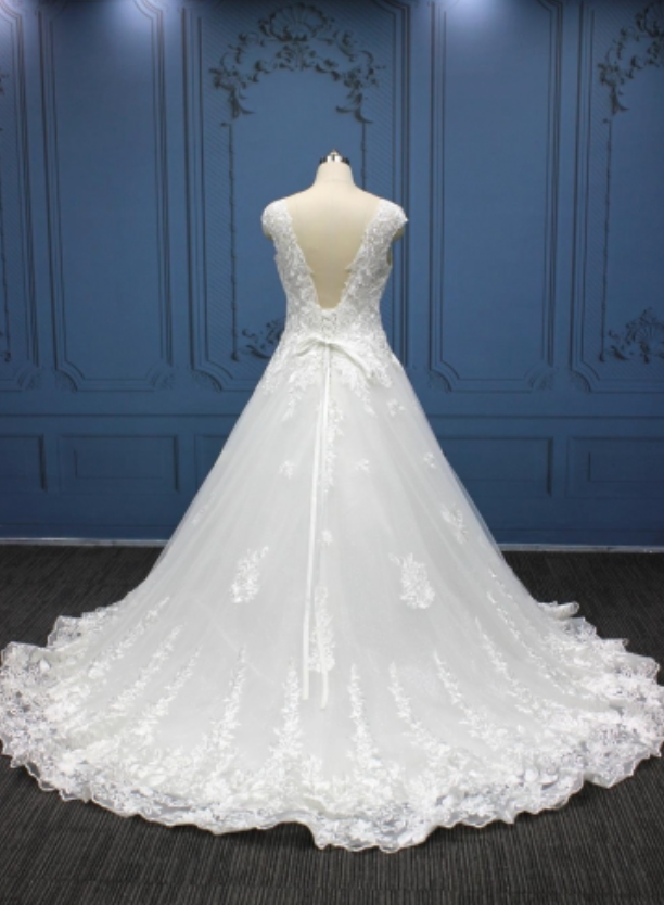 
                      
                        Plus Size Flower Bridal Gown
                      
                    