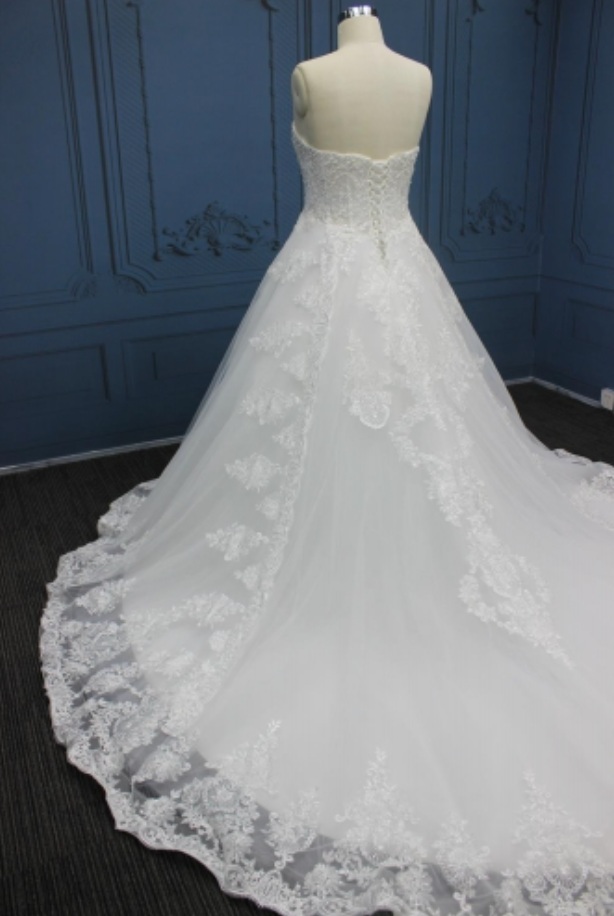 
                      
                        Lorraine Plus Size Luxury Wedding Dress
                      
                    