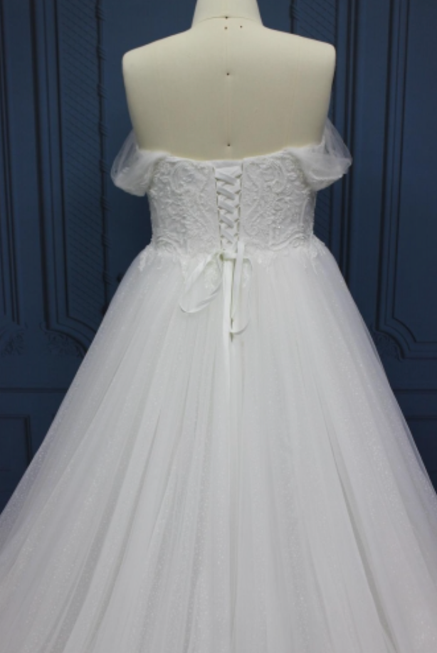 
                      
                        Luxury  Tulle Lace Plus Size Bridal Ball Gown
                      
                    