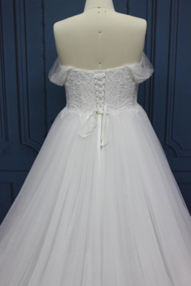 Load image into Gallery viewer, Luxury  Tulle Lace Plus Size Bridal Ball Gown

