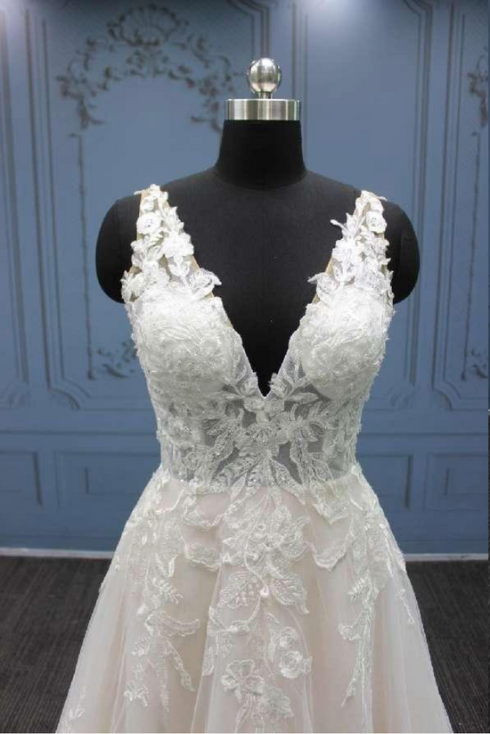 Load image into Gallery viewer, Keyhole Back Beaded Lace Bridal A Line Gown
