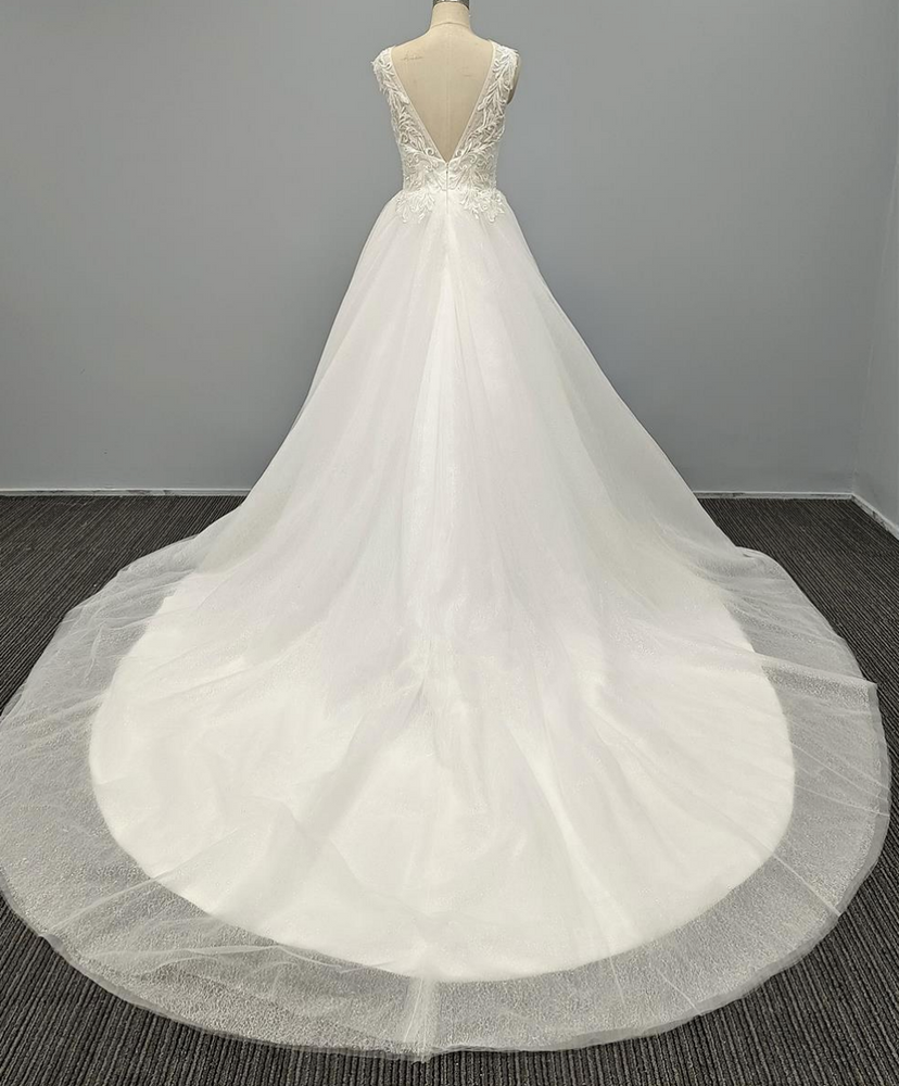 
                      
                        Tulle Lace V Neck A Line Wedding Bridal Gown
                      
                    