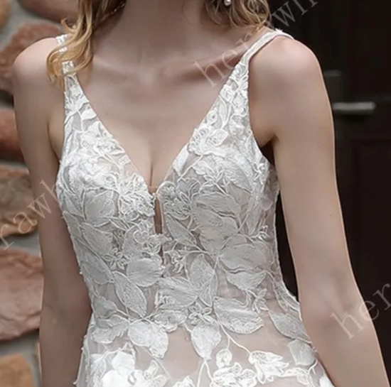 Load image into Gallery viewer, Luxurious Floral Lace A-Line Wedding Dress with Sheer Train

