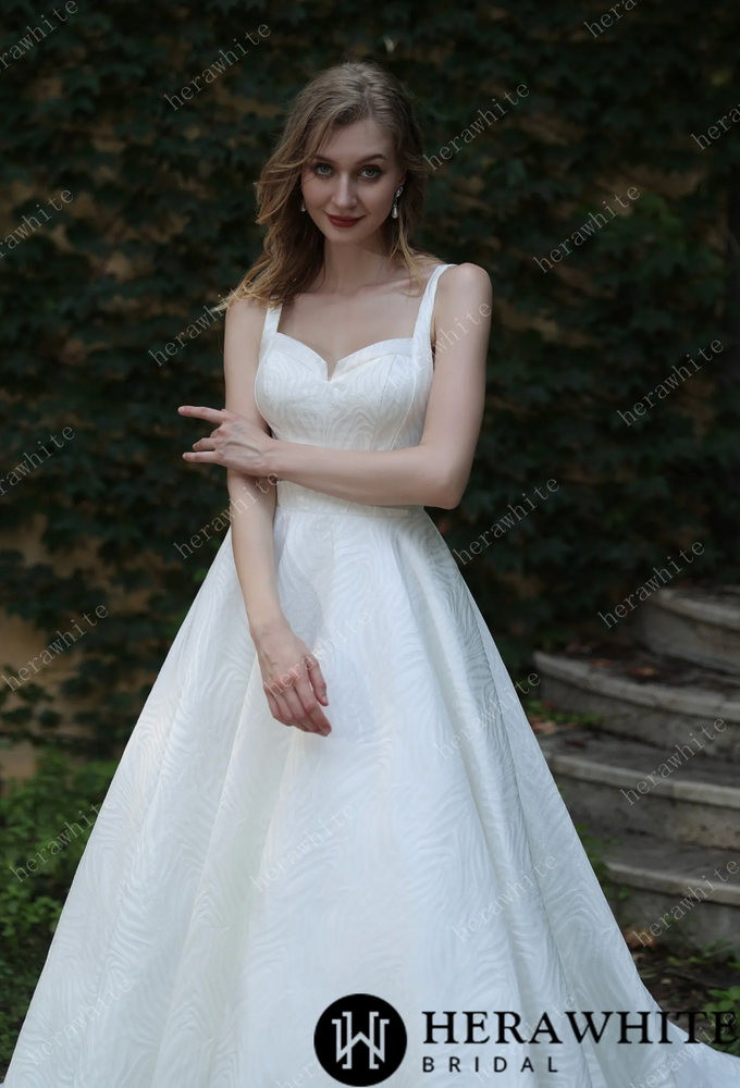 
                      
                        Minimalist Chic Modern Ballgown Wedding Dress With Shoulder Straps
                      
                    