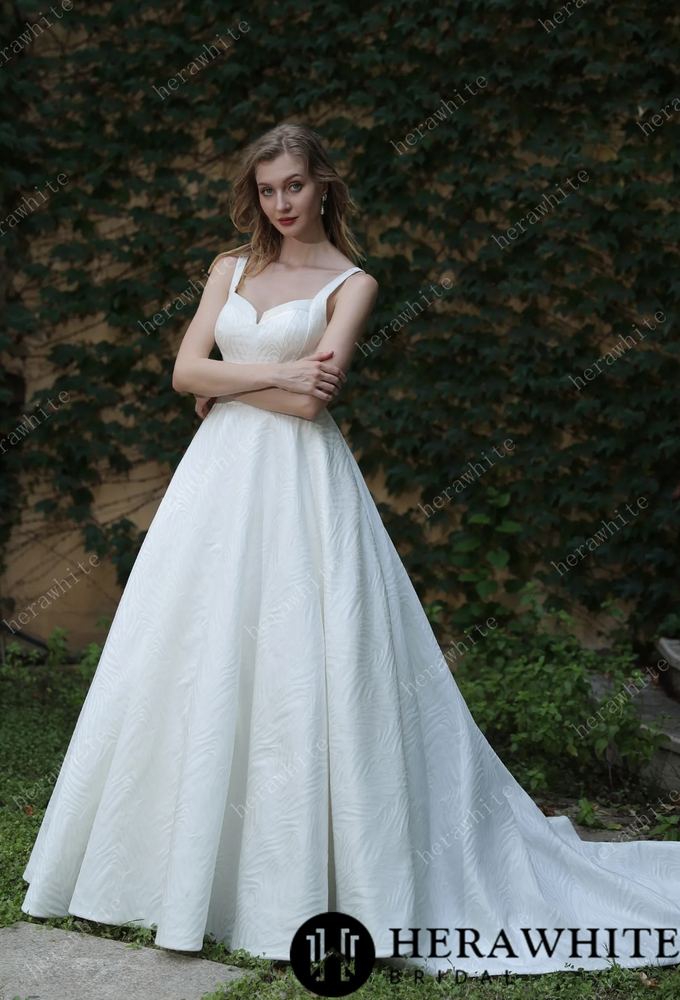 
                      
                        Minimalist Chic Modern Ballgown Wedding Dress With Shoulder Straps
                      
                    