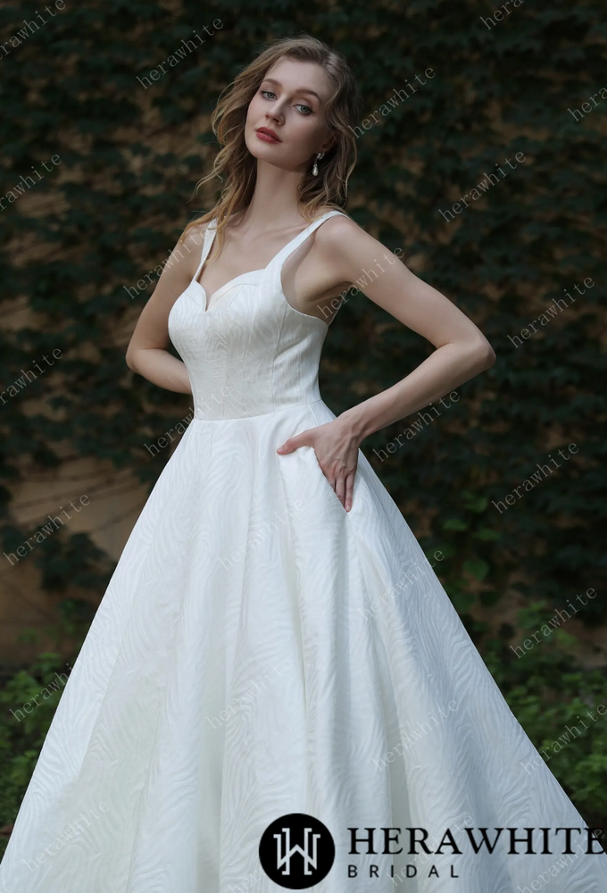 
                      
                        Minimalist Chic Modern Ballgown Wedding Dress With Shoulder Straps
                      
                    