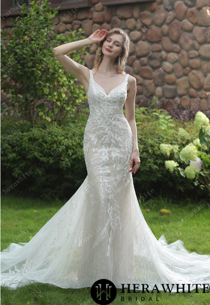 
                      
                        Stunning Mermaid Wedding Dress With Embroidered Appliqués
                      
                    