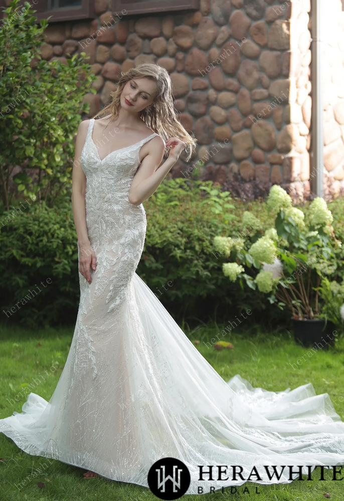 
                      
                        Stunning Mermaid Wedding Dress With Embroidered Appliqués
                      
                    