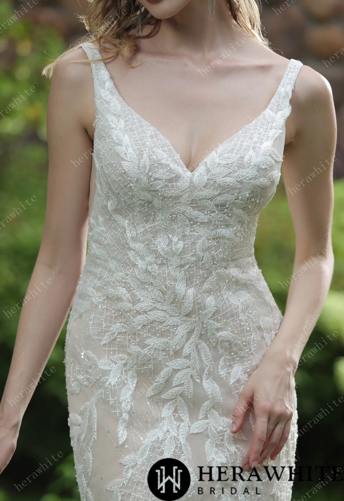 
                      
                        Stunning Mermaid Wedding Dress With Embroidered Appliqués
                      
                    