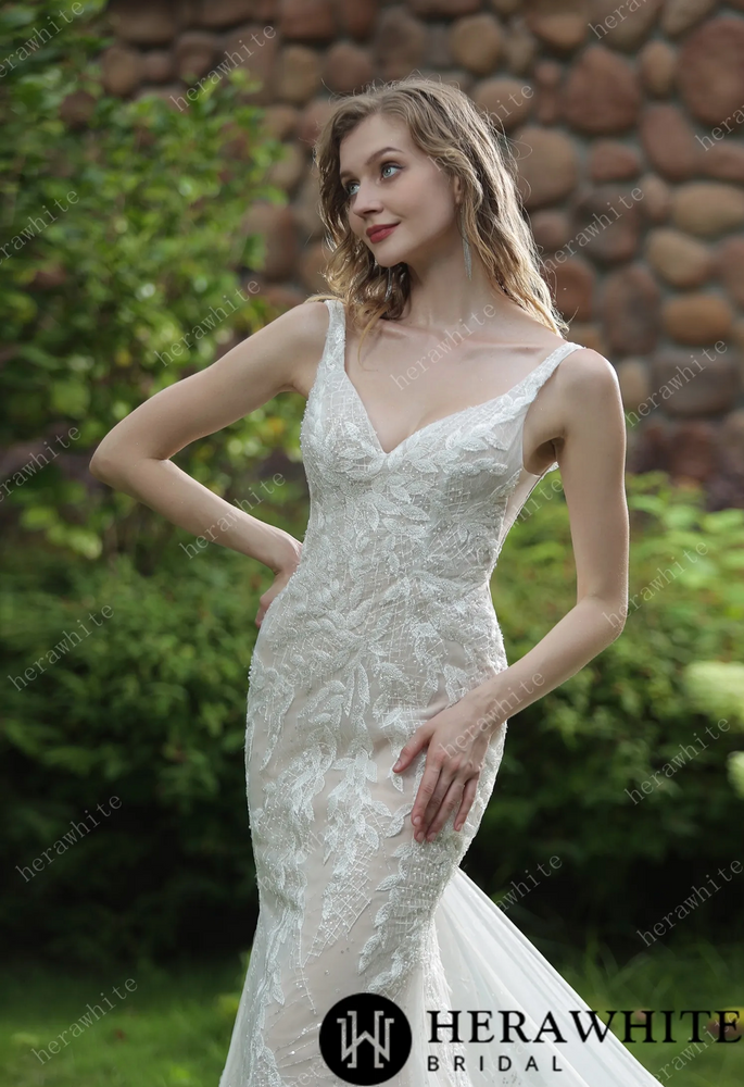 
                      
                        Stunning Mermaid Wedding Dress With Embroidered Appliqués
                      
                    