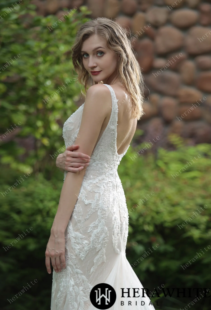 
                      
                        Stunning Mermaid Wedding Dress With Embroidered Appliqués
                      
                    