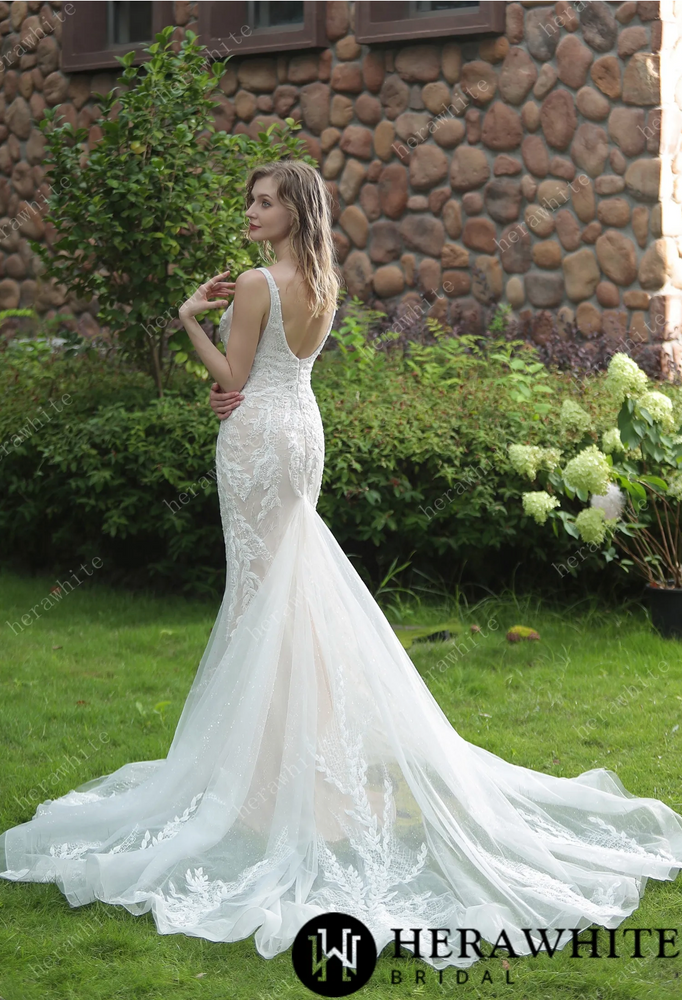 
                      
                        Stunning Mermaid Wedding Dress With Embroidered Appliqués
                      
                    