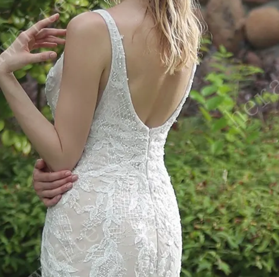 
                      
                        Stunning Mermaid Wedding Dress With Embroidered Appliqués
                      
                    