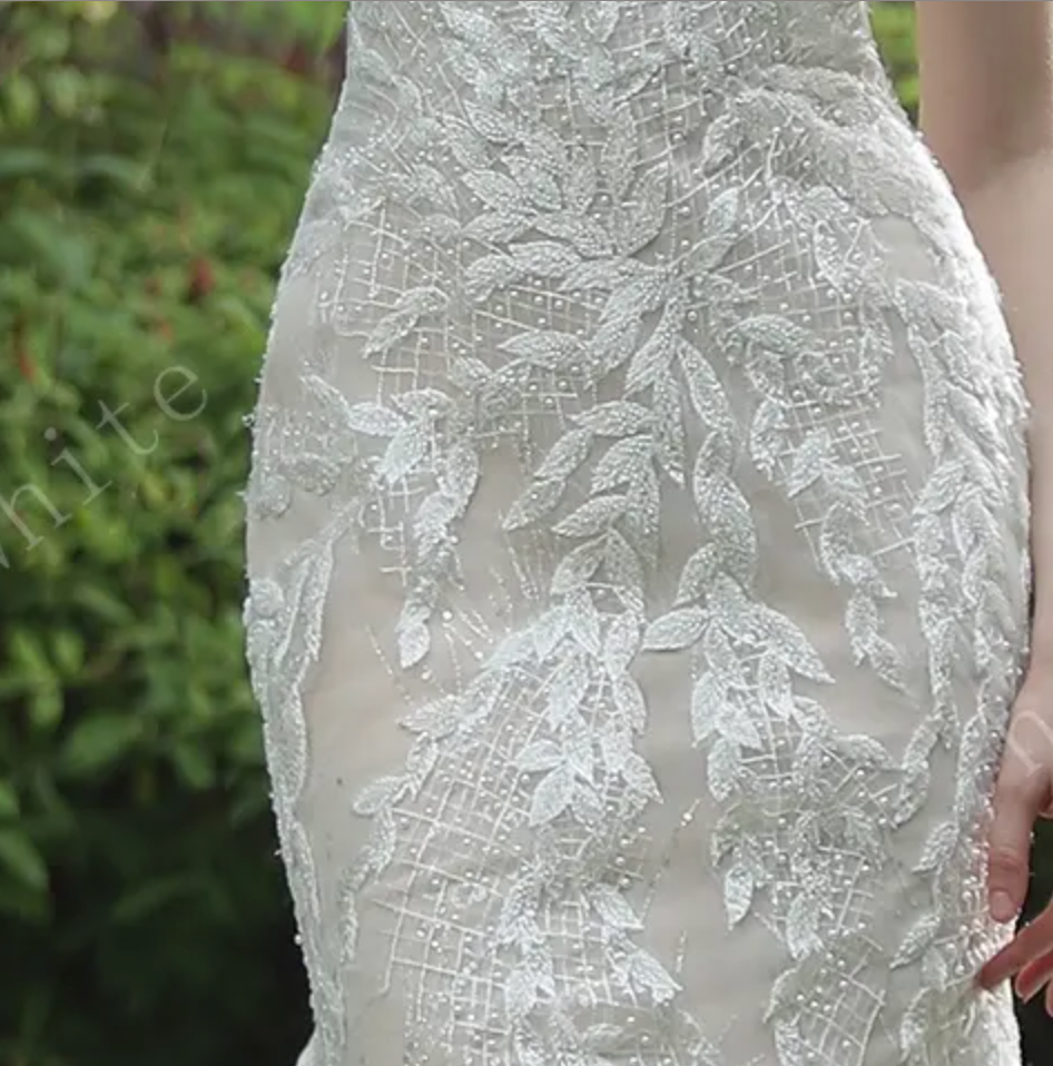 
                      
                        Stunning Mermaid Wedding Dress With Embroidered Appliqués
                      
                    